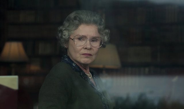 Imelda Staunton revela cómo fue rodar The Crown tras la muerte de Isabel II