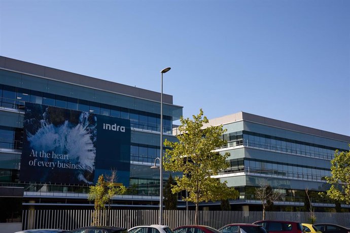Archivo - Fachada de la sede de Indra, en la calle Avenida de Bruselas 35, a 8 de agosto de 2022, en Madrid (España). 