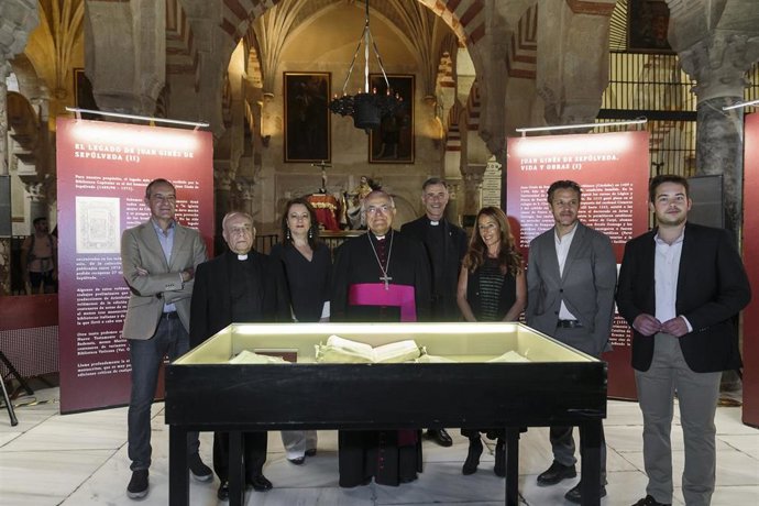 Presentación en la Mezquita-Catedral de la muestra 'De Bizancio a Córdoba'.