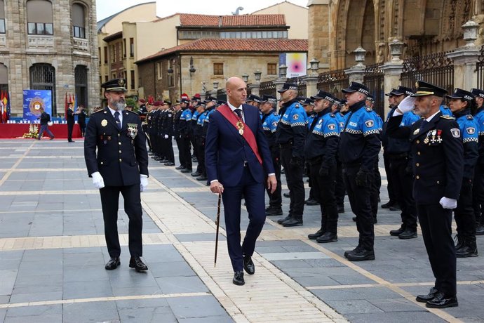 El alcalde de León, José Antonio Diez, ha presidido esta mañana la fiesta de la Policía Local.