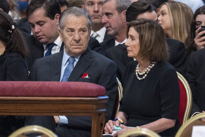 Archivo - La presidenta de la Cámara de Representantes de Estados Unidos, Nancy Pelosi, junto a su marido, Paul Pelosi