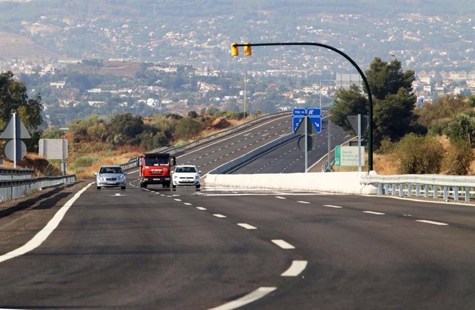 Archivo - Una carretera de Málaga 