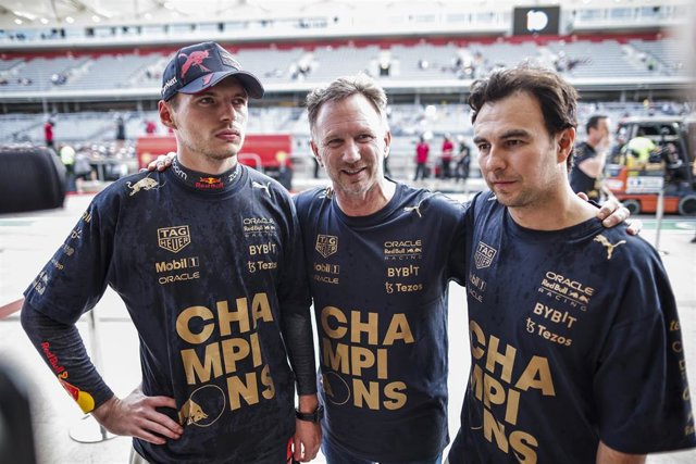 Christian Horner junto a Max Verstappen y Sergio Pérez durante el Gran Premio de los Estados Unidos 2022