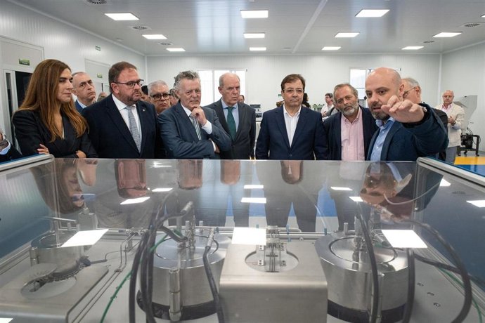 Vara visita la Incubadora de empresas de Mérida.