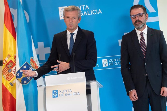 El presidente de la Xunta, Alfonso Rueda, en una rueda de prensa tras reunirse con el alcalde de Ferrol, Ángel Mato