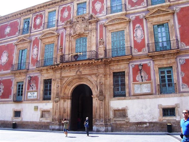 Archivo - Vista de la fachada del Obispado de Murcia. 