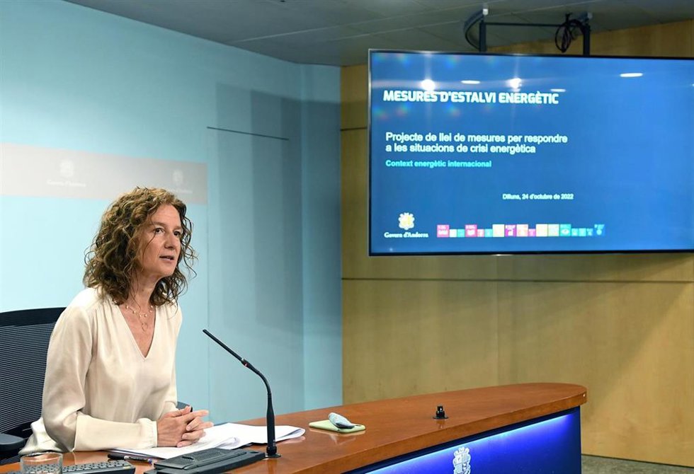 La ministra Sílvia Calvó durante la presentación de la ley de medidas de ahorro energético