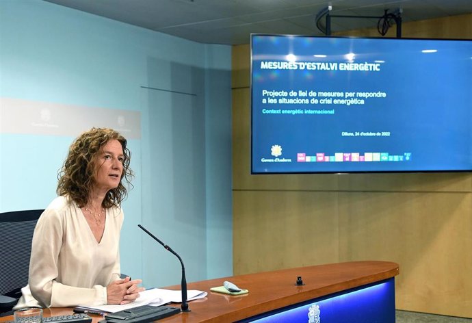 La ministra Sílvia Calvó durant la presentació de la llei de mesures d'estalvi energtic