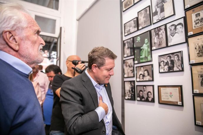 El presidente autonómico, Emiliano García-Page, inaugura el museo Miguel Ángel Martínez. En la calle Álvarez Guerra, en la estación de ferrocarril de la localidad ciudadrealeña