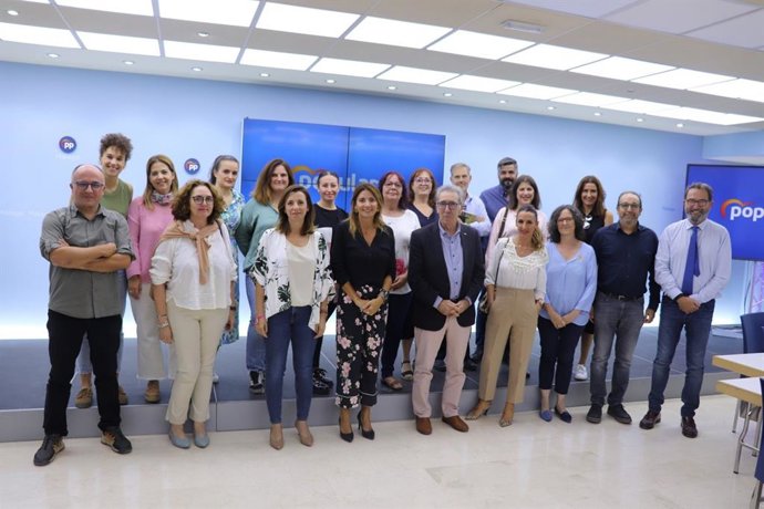 Ana Mata traslada con representantes de asociaciones de discapacidad