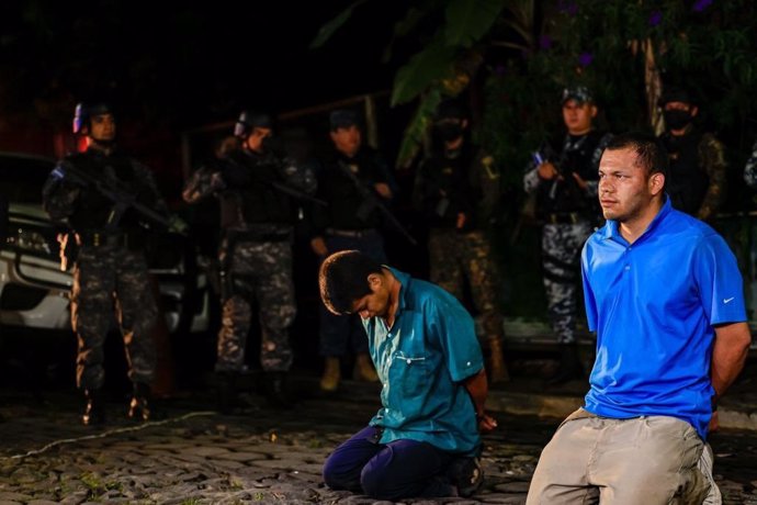 Presuntos terroristas detenidos por las fuerzas de seguridad de El Salvador