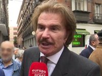 Edmundo Arrocet desvía las preguntas sobre María Teresa Campos: "Feliz Navidad y próspero año nuevo"