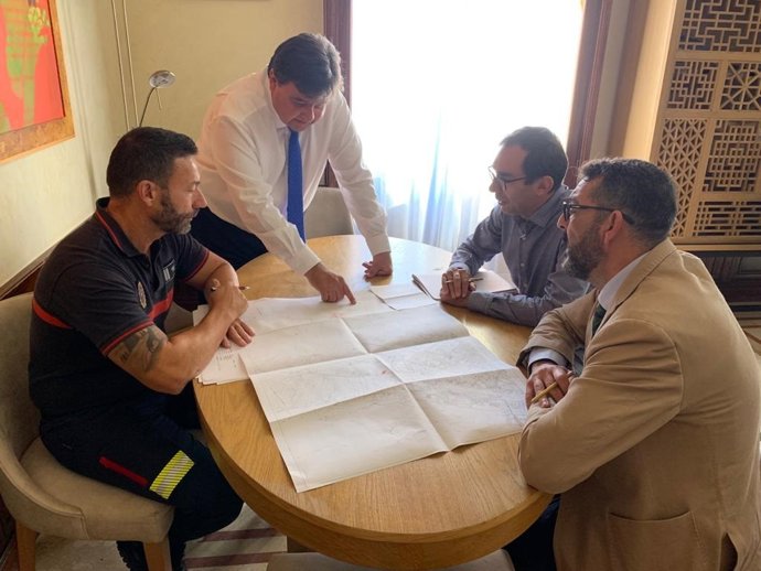 Imagen de la reunión para preparar toda la documentación para abrir el proceso de contratación del proyecto.