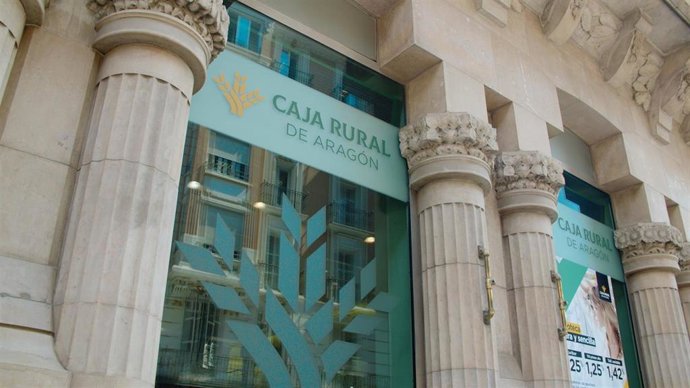 Archivo - Sede Caja Rural Aragón en Zaragoza.