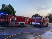 Los bomberos sofocan un incendio en la sacristía de la iglesia de Jesús Divino Obrero de Córdoba