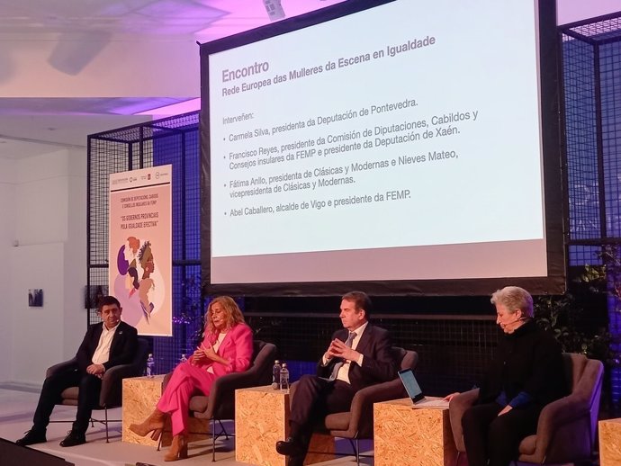 El presidente de la Diputación de Jaén, Francisco Reyes, en el acto de presentación de la Red Europea de la Mujeres de la escena en igualdad.