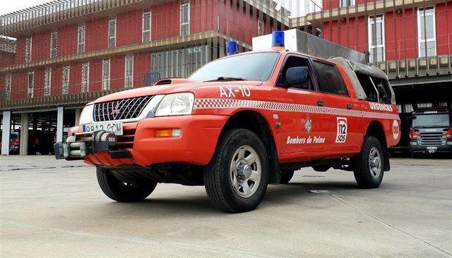 Archivo - El vehículo adaptado por Bomberos de Palma para poder llevar a cabo actuaciones de rescate vertical en el término municipal. Archivo.
