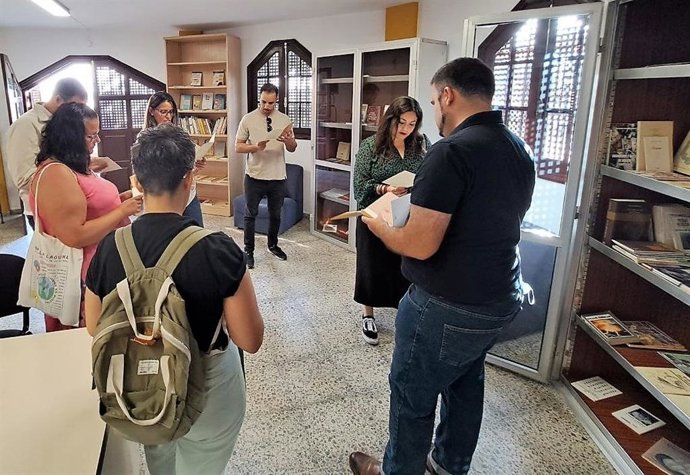 La líder de Podemos Canarias, Laura Fuentes, en la 'La Poeteca' de La Laguna