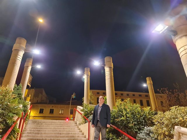 El Ayuntamiento de Teruel aumenta la iluminación en las escaleras de acceso al Barrio del Arrabal.