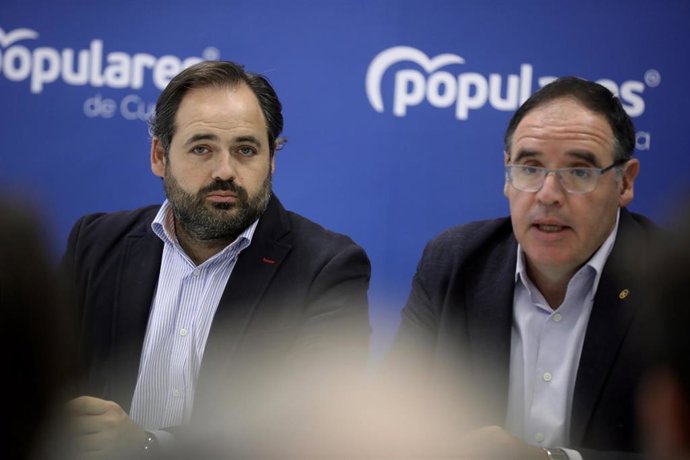 El presidente del Partido Popular de Castilla-La Mancha, Paco Núñez, y el presidente provincial en Cuenca, Benjamín Prieto.