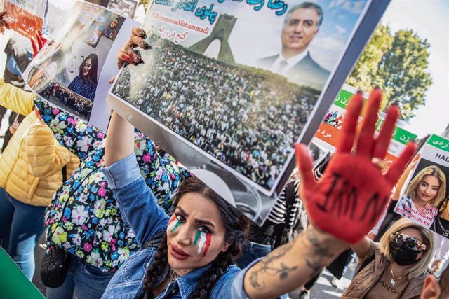 Protesta en Estambul por la muerte de Mahsa Amini 