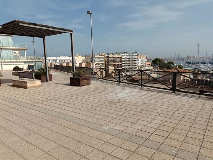 Cort renueva diferentes elementos del mirador de la calle Joan Miró