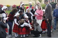Cadavéu muestra la asturianía de sus iniciativas culturales a la Familia Real, con el Padre Galo como eje