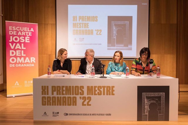 Entrega de los XI Premios Mestre a la excelencia en las enseñanzas de artes plásticas y diseño en Granada.