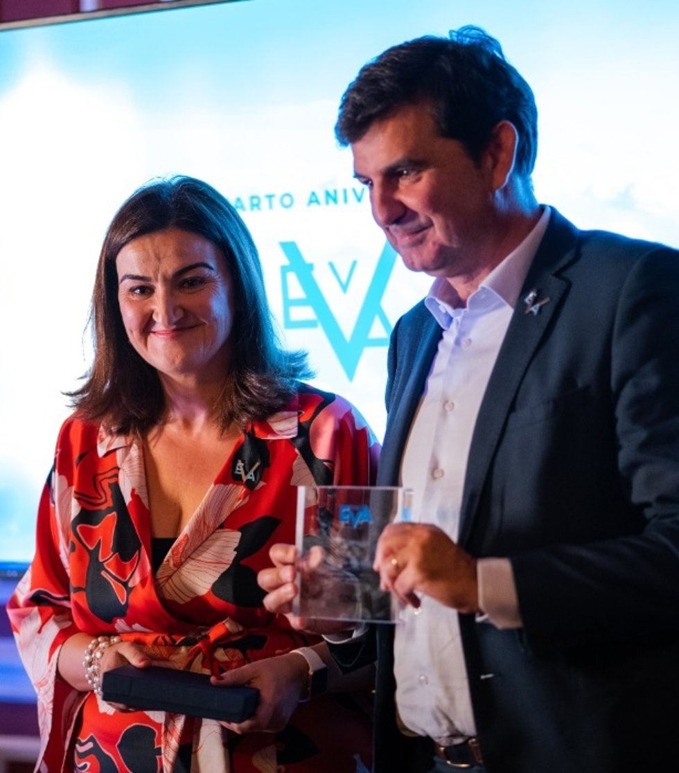 La alcaldesa de Getafe y la compañía Senasa, premiadas por Ellas Vuelan Alto al 'Fomento de la Igualdad de género'.