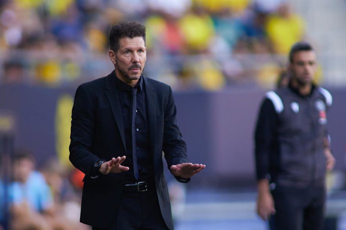 Diego Pablo Simeone, head coach of Atletico de Madrid, gestures during the spanish league, La Liga Santander, football match played between Cadiz CF and Atletico de Madrid at Nuevo Mirandilla stadium October 29, 2022, in Cadiz, Spain.