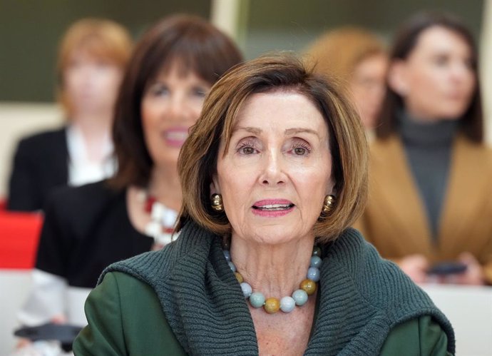 Archivo - 17 September 2022, Brandenburg, Potsdam: Nancy Pelosi, Speaker of the USHouse of Representatives, sits in the plenary chamber of the Brandenburg State Parliament during a speech by State Parliament President Liedtke. As part of their conferen