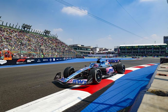 14 ALONSO Fernando (spa), Alpine F1 Team A522, action during the Formula 1 Grand Premio de la Ciudad de Mexico 2022, Mexican Grand Prix 2022, 20th round of the 2022 FIA Formula One World Championship from October 28 to 30, 2022 on the Autodromo Hermanos