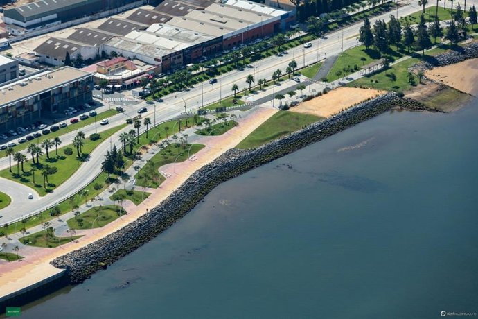 Archivo - Imagen aérea del Paseo de la Ría.