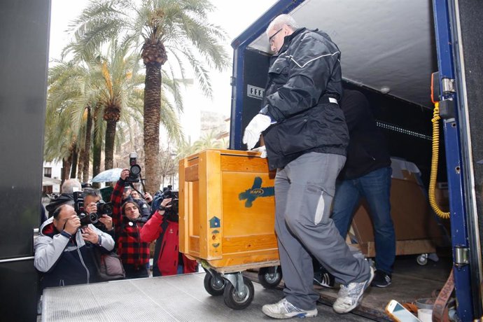 Archivo - Imagen de la llegada en 2018 al Centro Federico García Lorca de Granada de los primeros fondos del legado del poeta (archivo).