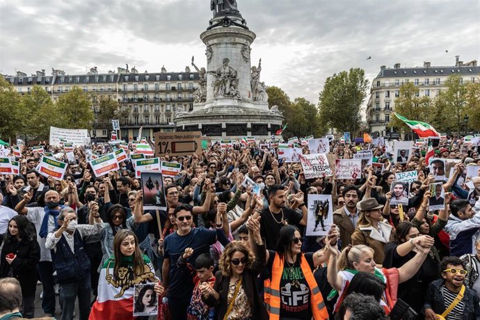 Manifestación por la muerte de Mahsa Amini en París 