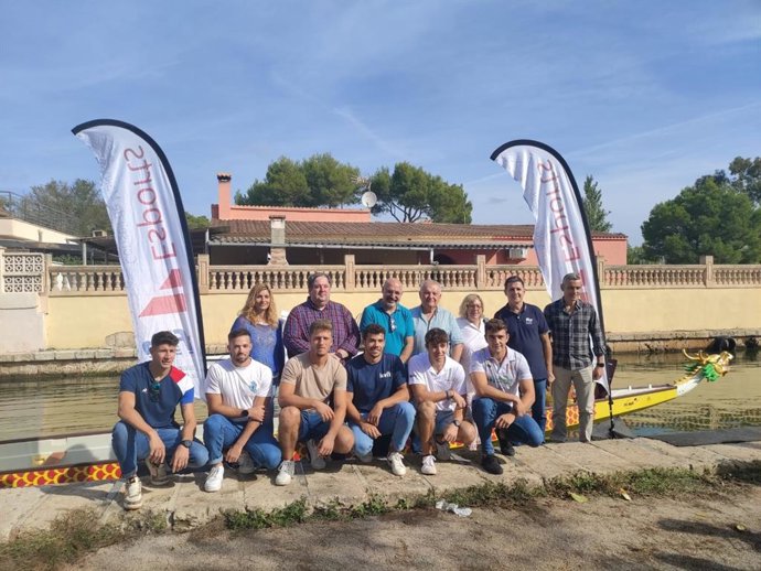 El Consell apuesta por el piragüismo con dos nuevas 'Dragon boats' que cede a la Federación Balear