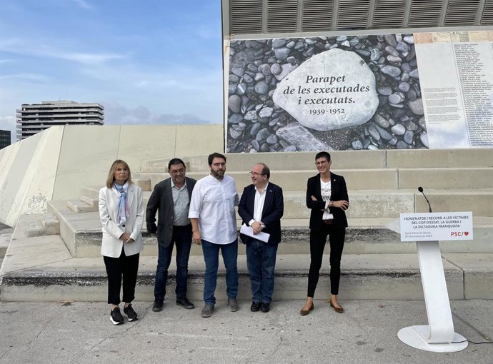 Miquel Iceta, Lluís Valls, Filo Cañete, Llusa Moret i Ferran Pedret en el Dia de les víctimes del franquisme