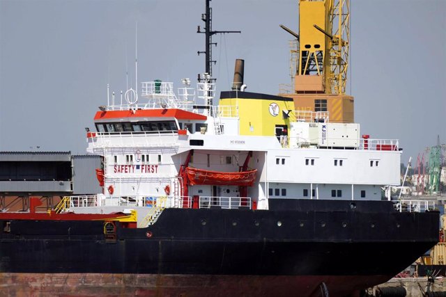 Archivo - Barco de carga sale del puerto de Odesa 