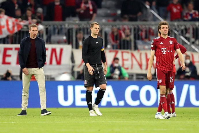 Archivo - Bayern Munich head coach Julian Nagelsmann, Manuel Neuer, Thomas Muller look dejected after the UEFA Champions League, Quarter-finals, 2nd leg football match between Bayern Munich and Villarreal CF on April 12, 2022 at Allianz Arena in Munich,