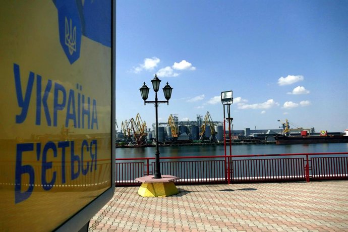 Archivo - August 19, 2022, Odesa, Ukraine: Bulk carrier KUBROSLI Y gets loaded with Ukrainian wheat in the port of Odesa, southern Ukraine.