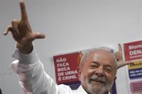 Lula se impone a Bolsonaro por un estrecho margen