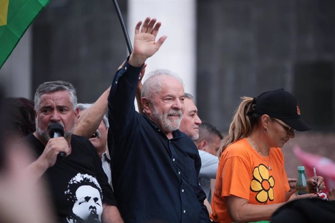 El recién elegido presidente y representante del Partido de los Trabajadores de Brasil, Lula da Silva, en Porto Alegre