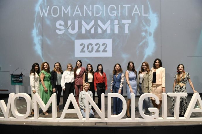 Foto familia de WomANDigital Summit 2022.