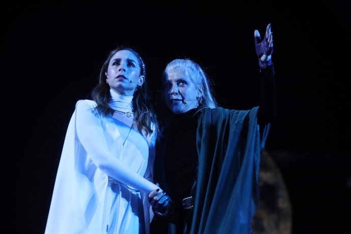 Primera de las representaciones de la 37 edición de Don Juan en Alcalá, protagonizada por Danuel Muriel y Candela Serrat