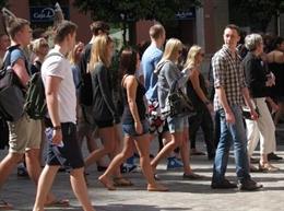 Archivo - Turistas Canarias