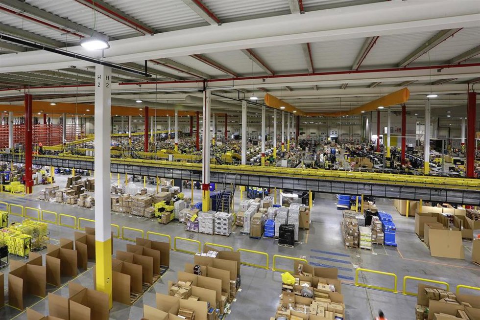 Archivo - Centro logístico de Amazon