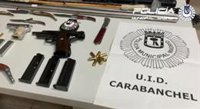 Sorprenden a cuatro personas con una treintena de armas blancas y 3 pistolas en el cementerio de Carabanchel
