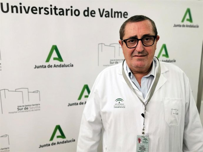 El doctor e investigador del Hospital de Valme Juan Antonio Pineda Vergara.