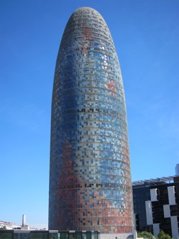 Archivo - La torre Glries, conocida como Torre Agbar