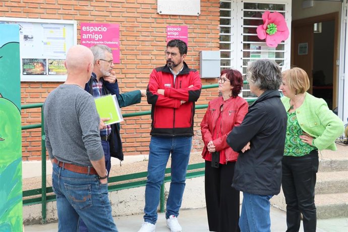 El concejal de Participación Ciudadana y Deportes, Alberto Bustos, en el remodelado Centro de Iniciativas Vecinales.